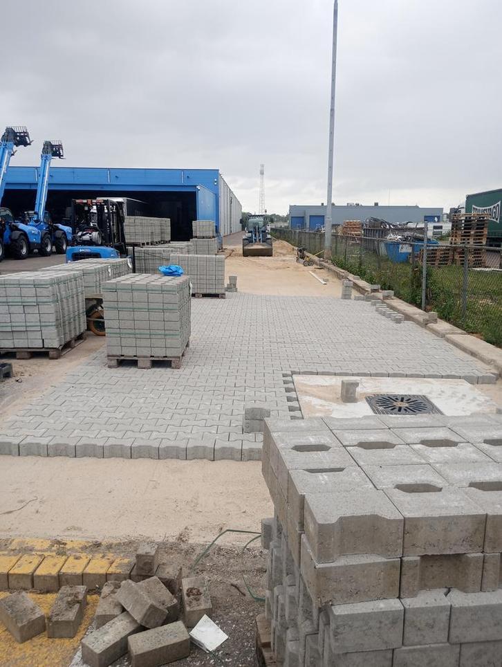 Tuin Renovatie,bestraten,afgraven,graszoden,schutingen Aktie, Diensten en Vakmensen, Klussers en Klusbedrijven, 24-uursservice