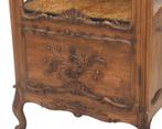 Een vruchtenhouten Louis XV-stijl vitrinekast, Holland, Antiek en Kunst, Antiek | Meubels | Kasten
