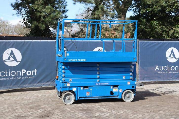 Veiling: Schaarlift Genie Elektrisch, Zakelijke goederen, Machines en Bouw | Liften, Steigers en Ladders, Ophalen