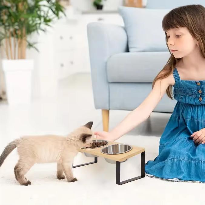 Verhoogde Kattenvoerbak 2 RVS Kommen – 15° Kantelbaar Hout, Dieren en Toebehoren, Kattenvoerbakken en Drinkbakken, Nieuw, Verzenden