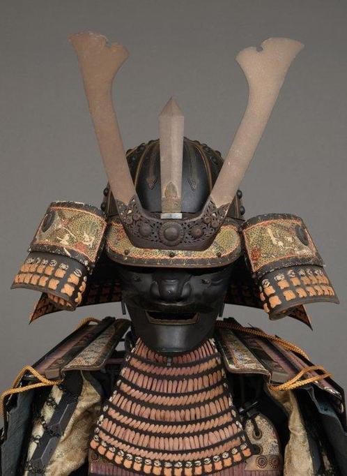 Zwart harnas (yoroi) met hoshibachi kabuto - Metaal, Zijde,, Antiek en Kunst, Antiek | Overige Antiek