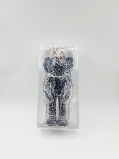 Kaws (1974) - NO RESERVE KAWS BFF Black 2017, Antiek en Kunst, Kunst | Designobjecten