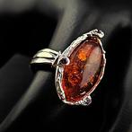 Barnsteen - Baltic Amber Statement Ring – Fiery Oval Fossil, Antiek en Kunst, Curiosa en Brocante