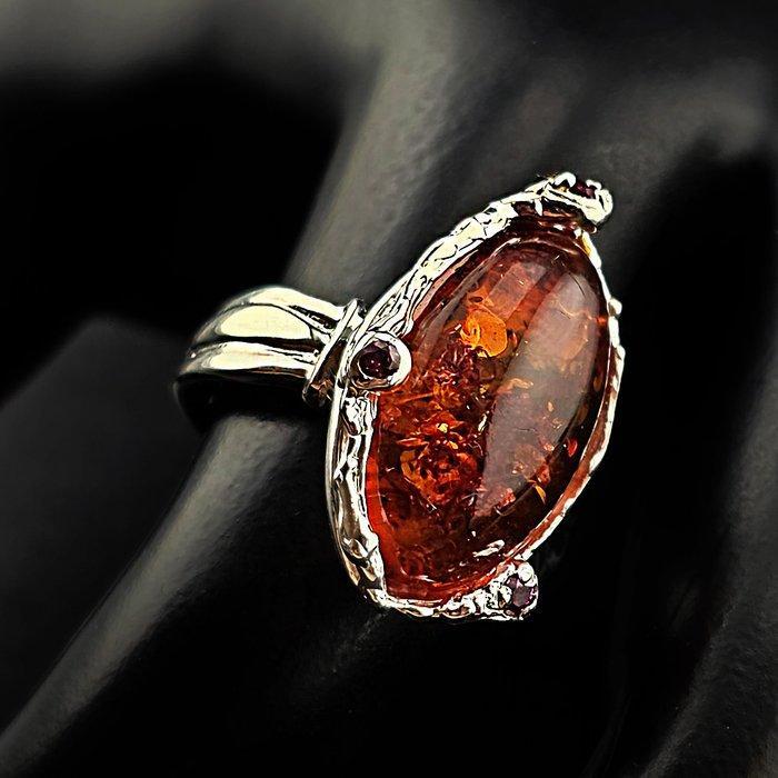 Barnsteen - Baltic Amber Statement Ring – Fiery Oval Fossil, Antiek en Kunst, Curiosa en Brocante