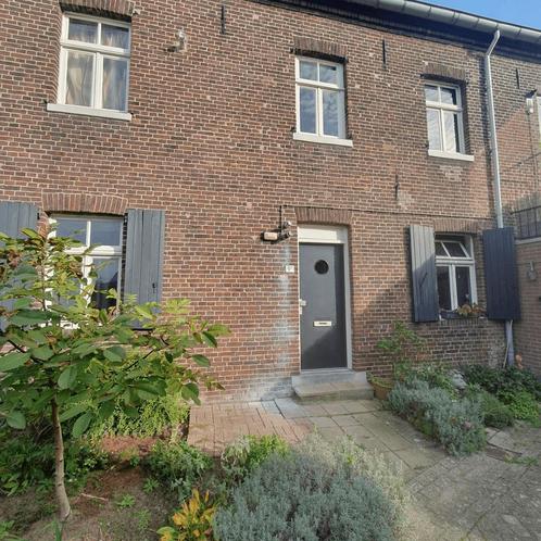 Studio met Inloopdouche in Monument gevonden in Tegelen, Huizen en Kamers, Kamers te huur, 20 tot 35 m², Overige regio's