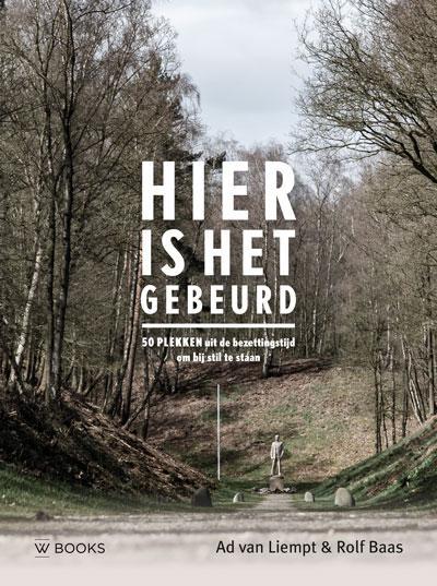 Hier is het gebeurd 9789462584228 Ad van Liempt, Boeken, Oorlog en Militair, Zo goed als nieuw, Verzenden