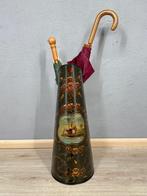 Authentieke kolenkit nu als paraplubak -