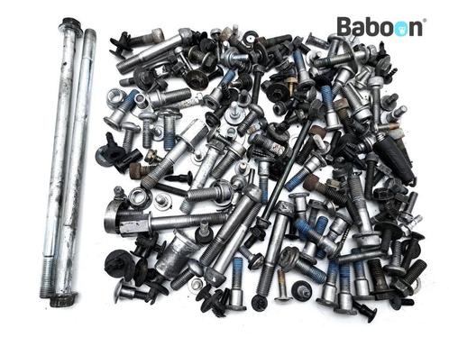 Bouten en Moeren Suzuki GSX R 750 2004-2005 (GSXR750 K4/K5), Motoren, Onderdelen | Suzuki, Gebruikt, Verzenden