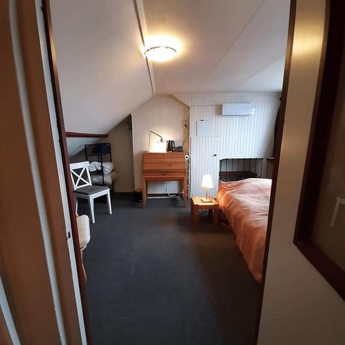 Ruime zolderkamer met Wasmachine gevonden in Apeldoorn, Huizen en Kamers, Kamers te huur, Overige regio's