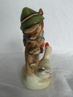 Goebel - Beeldje - Hummel 195 2/0 (74)1948 Barnyard Hero -