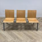Tweedehands wachtkamerbank met 3 zitplaatsen,  grijs-beuken, Ophalen of Verzenden, Gebruikt, Hout