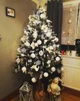 Kunstkerstboom 180 cm - met sneeuw en dennenappels en hou...