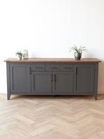 Grijsbruin dressoir met donker houten blad | grijs | Vavivo, Huis en Inrichting, Kasten | Dressoirs, Modern landelijk, Nieuw, Ophalen of Verzenden