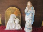 Set van 2 religieuze sculpturen - Relief Maagd met Kind -, Antiek en Kunst