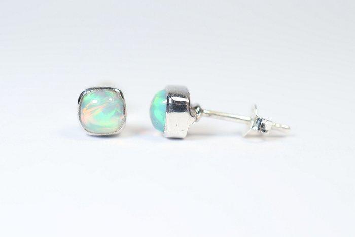 Ethiopisch Opal / Welo-Opal 2 oorbellen / cabochon / nieuw-, Verzamelen, Mineralen en Fossielen