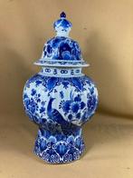 De Porceleyne Fles, Delft - dekselvaas - Aardewerk -