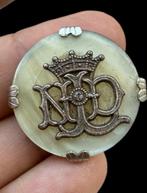 Mysterieuze oude gotische religieuze speld van metaal en