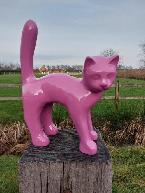 Beeld, Garden statue - Cat - Color pink - 46 cm - polyresin, Antiek en Kunst, Curiosa en Brocante