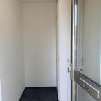 Ruime eengezinswoning met balkon en parkeerplaats, Huizen en Kamers, Garages en Parkeerplaatsen