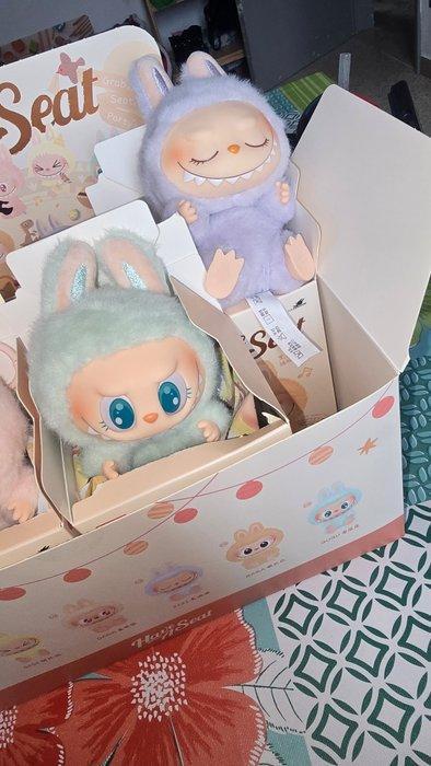 Pop Mart - Pluche speelgoed 4 Labubu Have a Seat - China, Antiek en Kunst, Antiek | Speelgoed