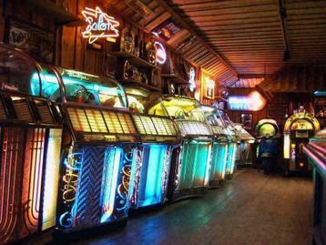 . Jukebox te koop,  Zondag middag en op afspraak beschikbaar voor biedingen