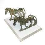 Luristan Brons Twee bitwangstukken in de vorm van paarden