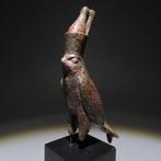 Oud-Egyptisch Brons god Horus als een valk. Late Periode,