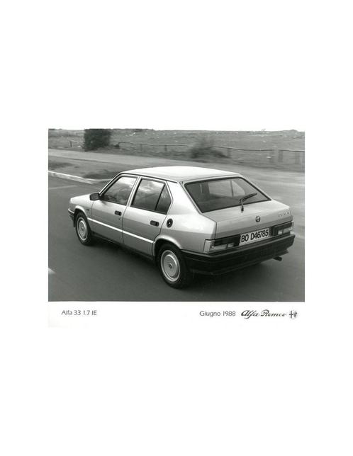 1988 ALFA ROMEO 33 1.7 IE PERSFOTO, Boeken, Auto's | Folders en Tijdschriften, Alfa Romeo