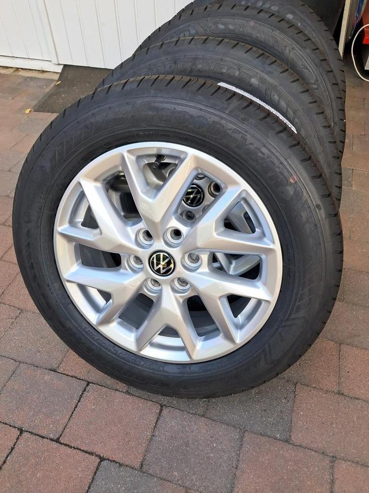 VW Transporter T7 17inch LM velgen +215 60 17 Goodyear zomer, Auto-onderdelen, Banden en Velgen, 17 inch, Zomerbanden, 215 mm