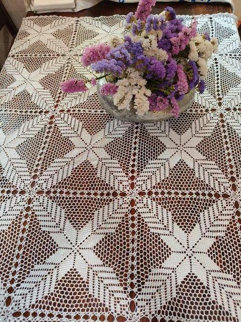 Crochê manual - Tafelkleed - 140 cm - 145 cm - Vierkant, Antiek en Kunst, Antiek | Kleden en Textiel
