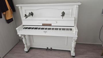 Mooie witte piano
