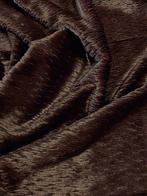 Spectaculair stuk zeer zachte chocoladebruine pels, gemaakt