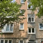 Ruime Portiekwoning met Vier Slaapkamers en Parkee..., 50 m² of meer, Amsterdam