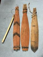 3 stierenbrulboeiers - Asmat - West-Papua (Zonder