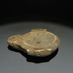 Oud-Romeins Terracotta Olielamp. 2e eeuw n.Chr. Lengte 9,6