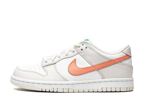 Nike Dunk Low Tropical Twist - Maat 36 EU, Kleding | Heren, Schoenen, Ophalen of Verzenden