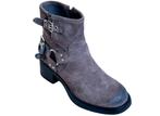 Suedine Biker Boot Grijs met stoere gespen, Ophalen of Verzenden, Nieuw, Grijs, Lage of Enkellaarzen