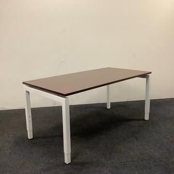 Tweedehands bureau 160x80 cm, hoogte verstelbaar - 4 poot, beschikbaar voor biedingen