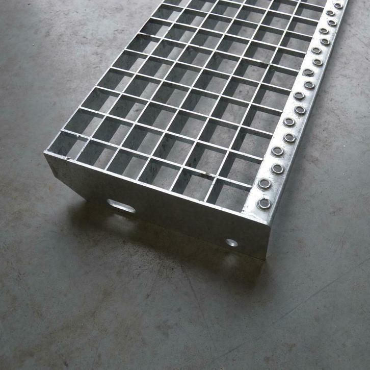 Traptreden, bordesrooster, roostertreden,  traanplaat-treden, Doe-het-zelf en Verbouw, Metalen, Nieuw, IJzer, Ophalen of Verzenden
