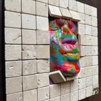 Gregos (1972) - Multicolored kiss behind bricks