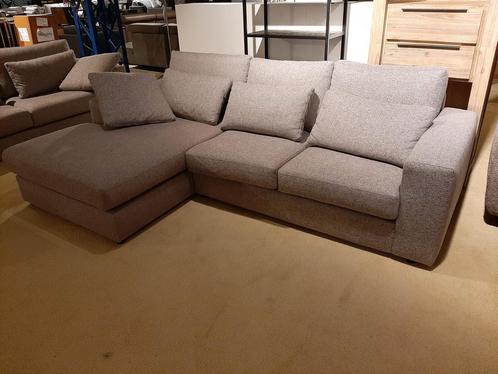 Hoekbank Revello **SHOWROOMMODEL**, Huis en Inrichting, Banken | Bankstellen, Nieuw, Stof