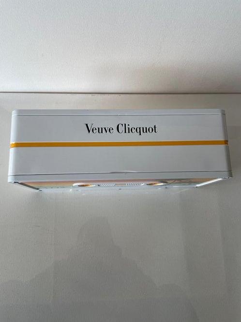 Veuve Clicquot - Champagne koeler - Aluminium, Antiek en Kunst, Antiek | Keukenbenodigdheden