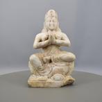 Zandsteen EEN WIT MARMEREN FIGUUR VAN HARITI, MATHURA,