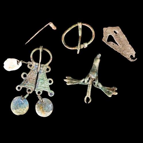 Viking Groep bronzen artefacten - Spelden en hangers (Zonder, Antiek en Kunst, Antiek | Overige Antiek