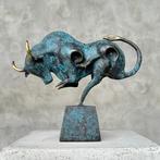 sculptuur, NO RESERVE PRICE - Cubist Bull on Stand - 22 cm -, Antiek en Kunst