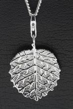 Zilveren Hazelnoot blad hanger en/of bedel, Verzenden, Nieuw
