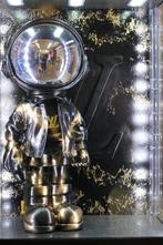 RichART - Astronaute version Louis Vuitton dans sa vitrine