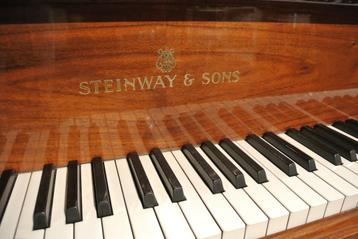 Steinway &amp; Sons model S beschikbaar voor biedingen