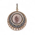 Hanger C. & A. Giuliano 22kt goud email en parel