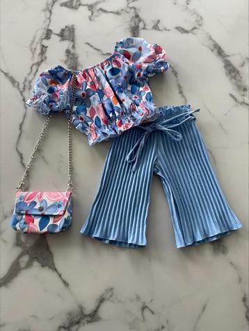 Baby meisjes setje 2 delig bestaande uit een topje en broek beschikbaar voor biedingen